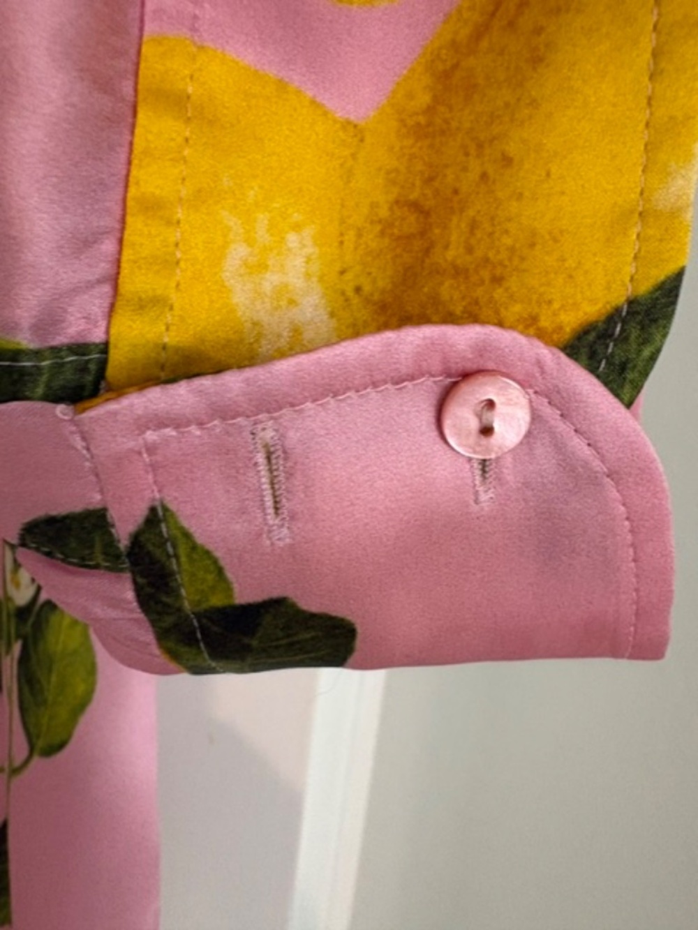 L'Agence 100% silk lemon floral button down blouse. - Picture 11 of 12